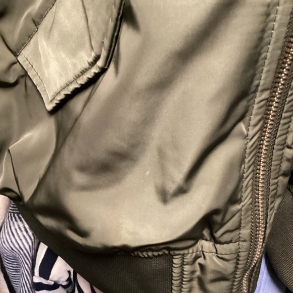 Like New H&M Oversized Bomber Jacket * Small/2* Army Green with Orange Lining - Picture 8 of 8